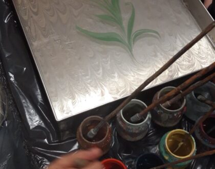 Malowanie techniką Ebru w kl. 1b